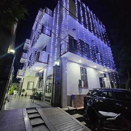 Shri Krishna Divine Dham Hotel Matura Exterior foto