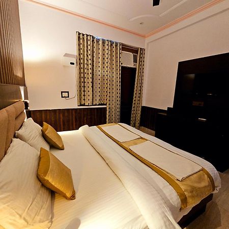 Shri Krishna Divine Dham Hotel Matura Exterior foto