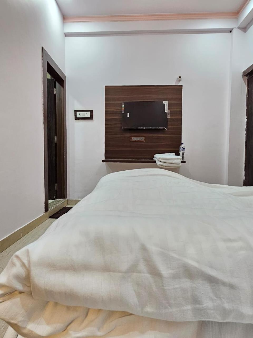 Shri Krishna Divine Dham Hotel Matura Exterior foto