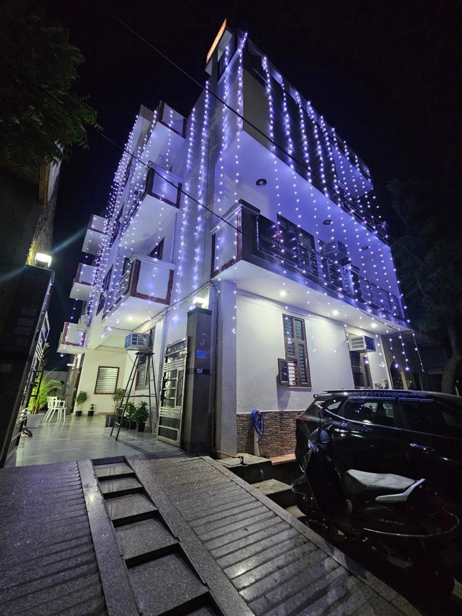 Shri Krishna Divine Dham Hotel Matura Exterior foto