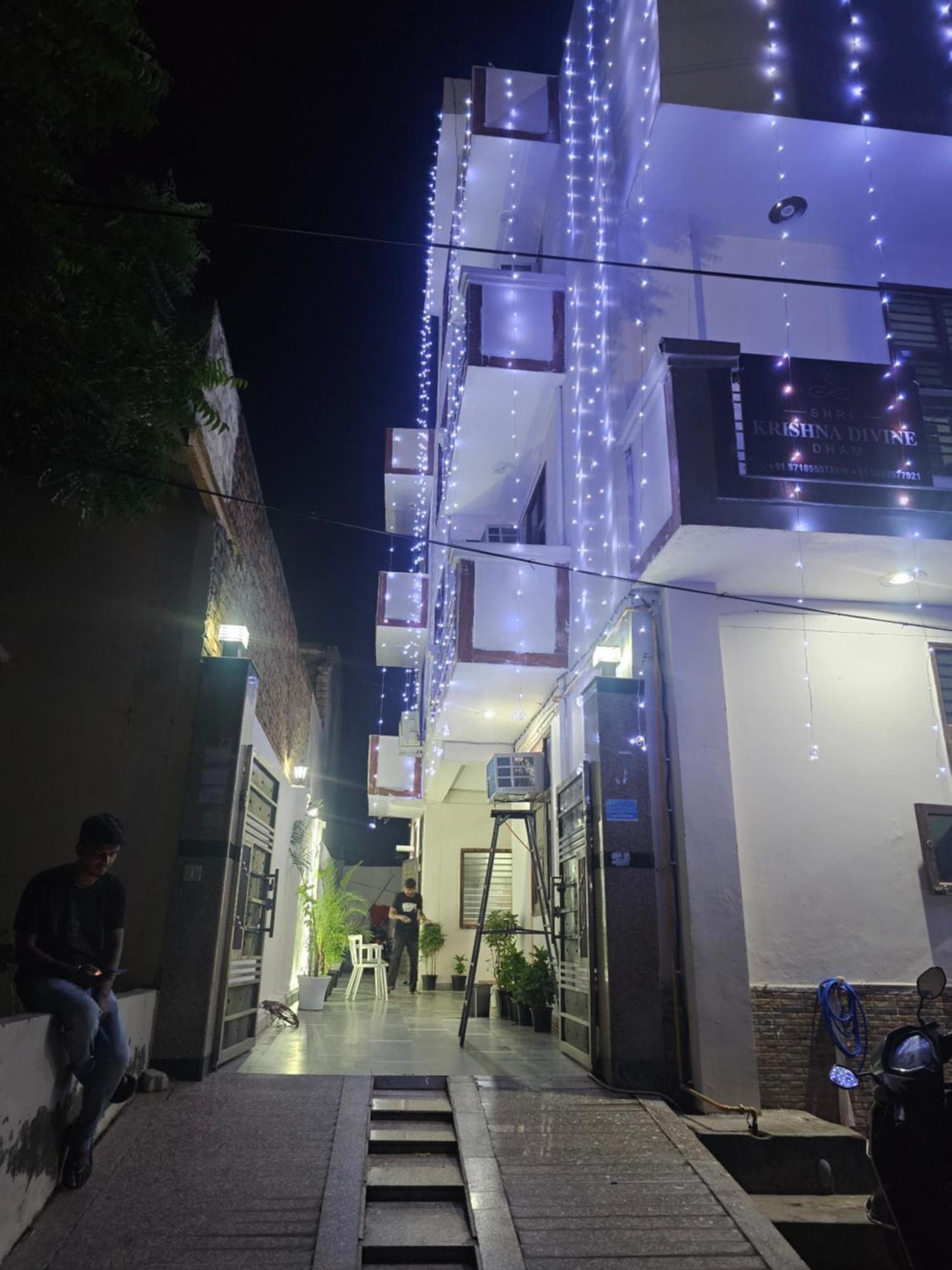 Shri Krishna Divine Dham Hotel Matura Exterior foto